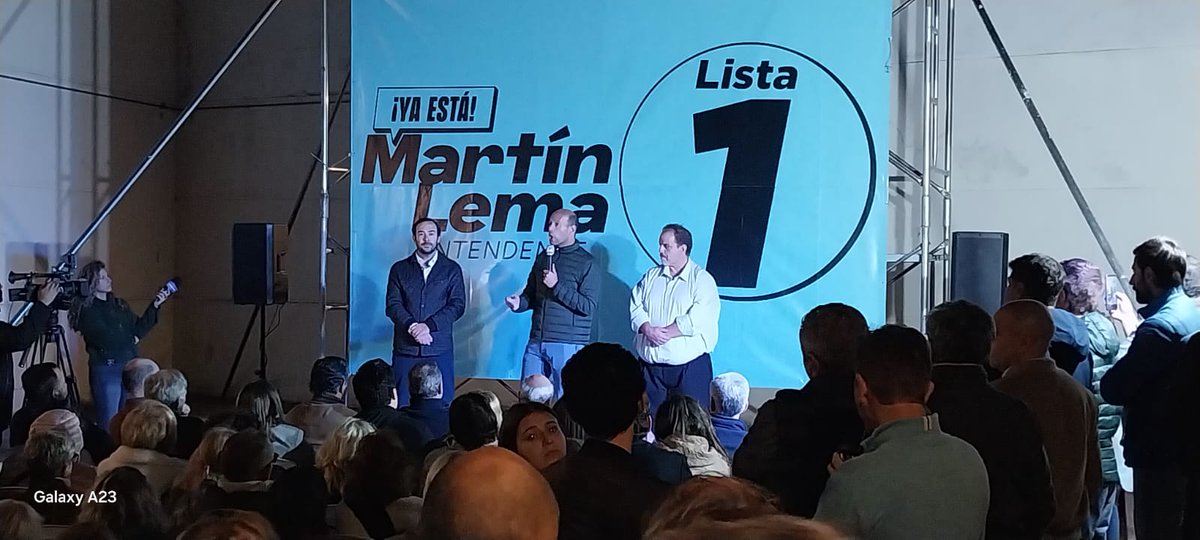 Gran acto de la lista 1 con <a href="/MartinLemaUy/">Martin Lema</a> , se presentaron los candidatos a alcaldes del municipio B <a href="/eduullloa/">Edu Ulloa</a> y <a href="/ismael_manzur/">Ismael Manzur</a> .
¡Ya está!