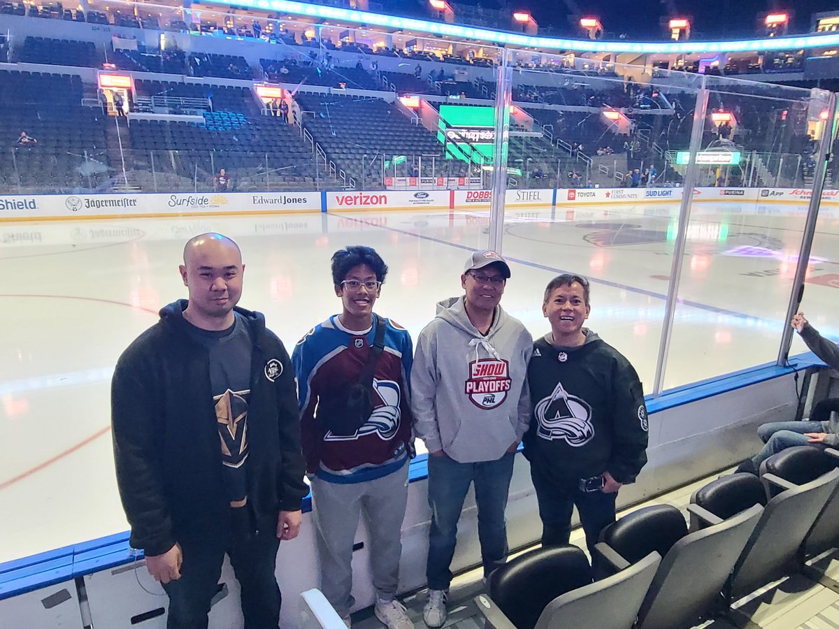 cgonza1es's tweet photo. Blues Vs Avalanche. #over6 https://t.co/RsqGXKcRB9