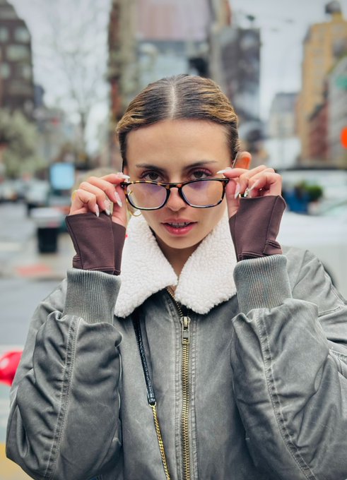 Watch Angel Windell's leaked NSFW photo on TwXstars