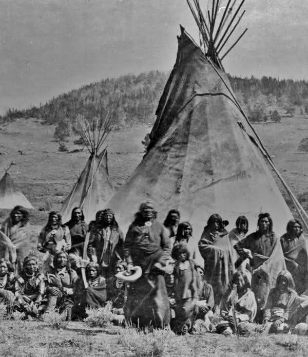 natives_soul's tweet photo. Shoshone group including Washakie (standing in center holding a hat) at South Pass, Wyoming - 1870 https://t.co/FyLlZlEMvD