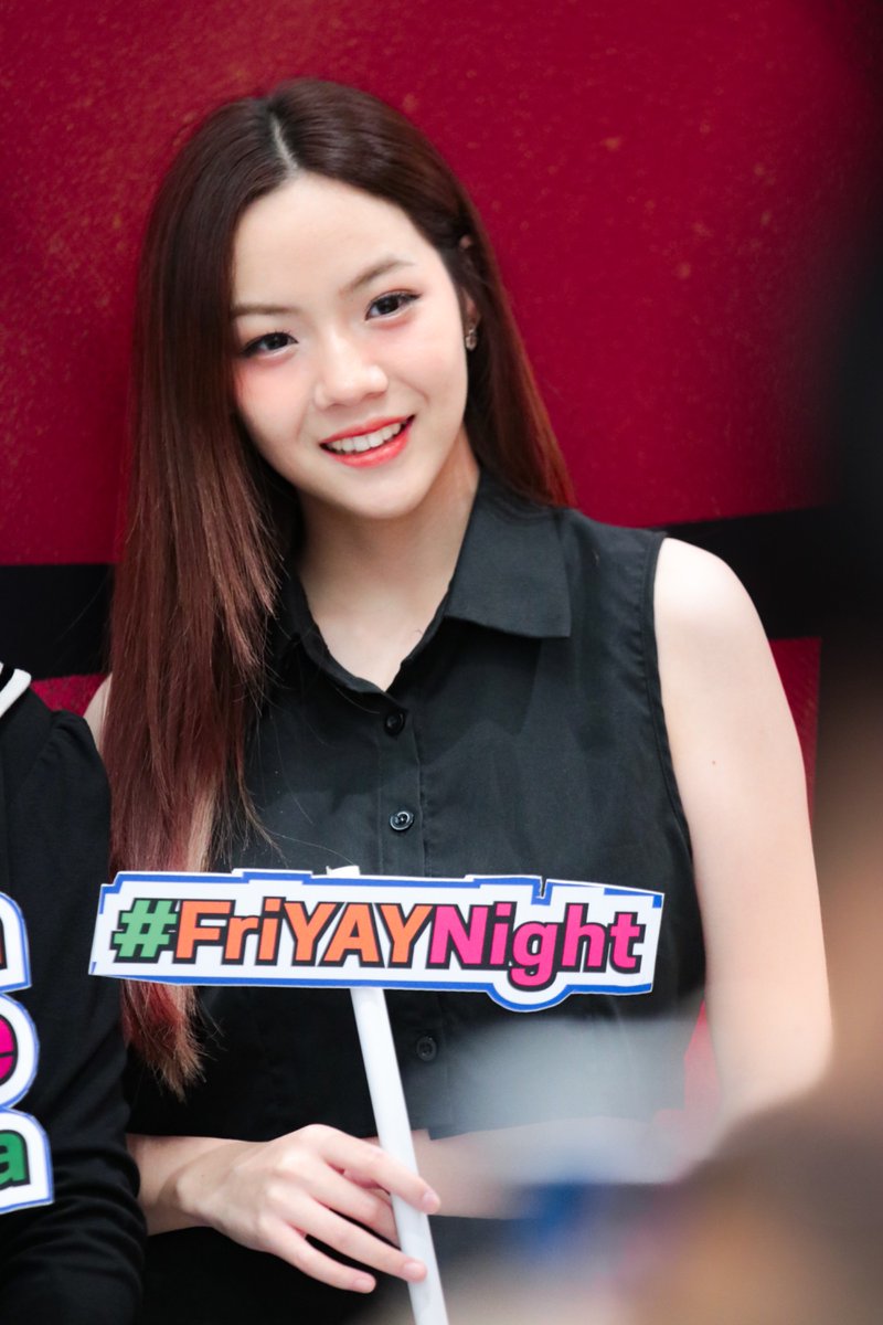 LittleSatchan's tweet image. เธอสะกดฉันไว้ด้วยเวทมนตร์ที่ใช้แค่เพียงมุมปาก 🖤

#SatchanSawitchaya 
#DesignVillageRatchada #FriYaYNight  #BREWAVE