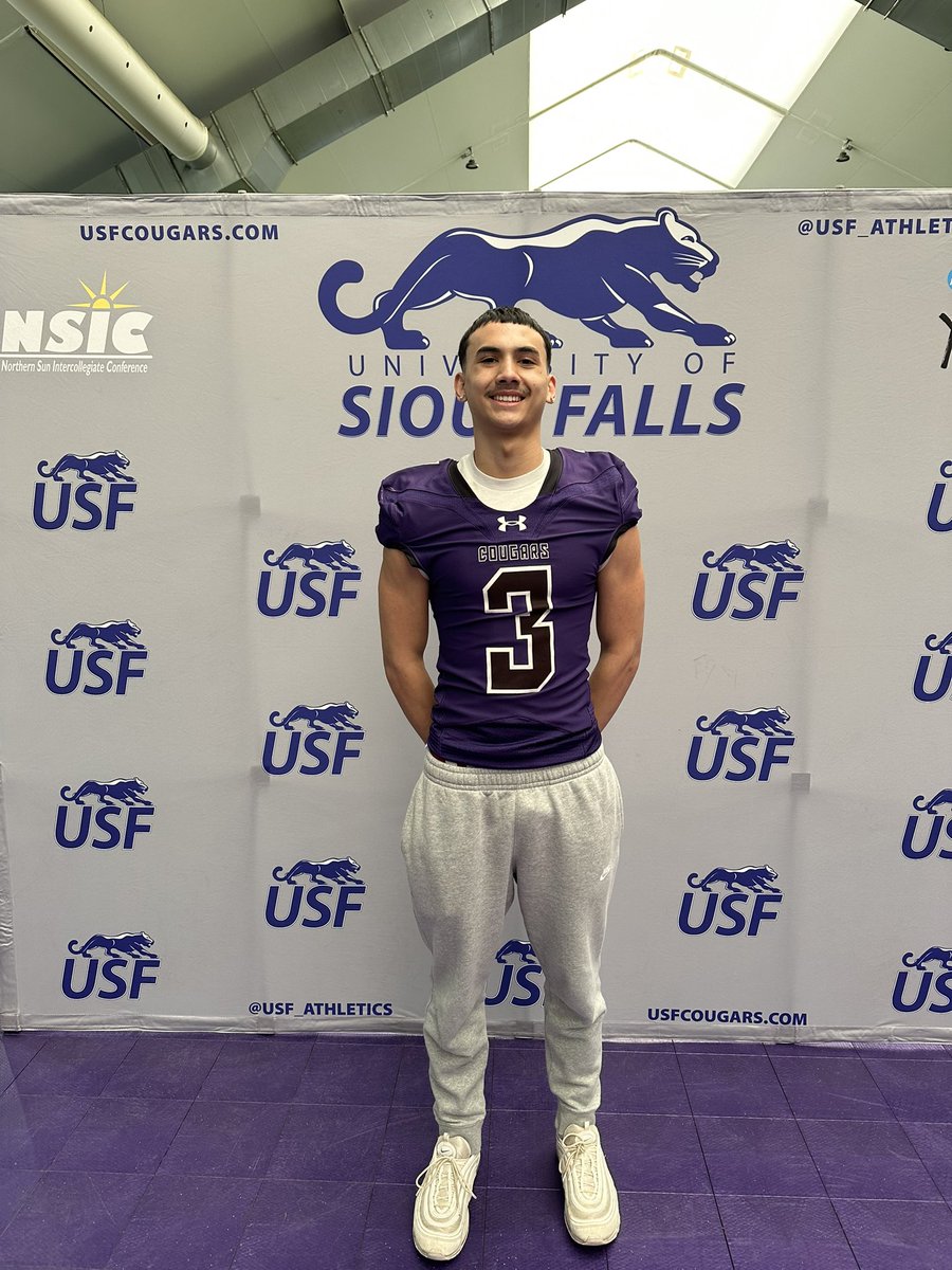 Savy_vath's tweet image. Had a great time at @USFCougarsFB, thank you to all the coaches for teaching me about the program! I’m excited to get back on campus! @Coach_Boes @JimGlogowski @JMRocketFB @KyleRiggott