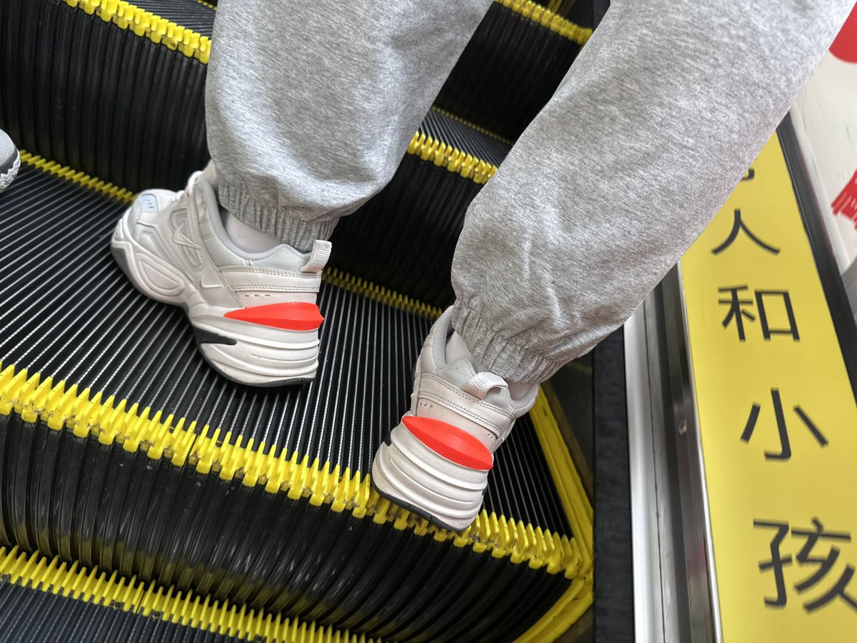 kiryoqq's tweet photo. 白袜帅哥 https://t.co/TRwRc2a6Tu