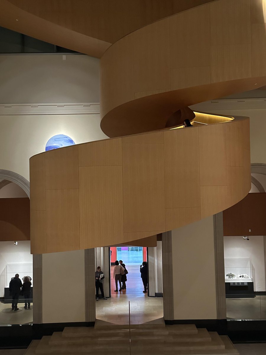 Dove into the incredible world of art today  Each piece in the art museum tells a unique story. The beauty and depth are truly extraordinary  🎨🖼️