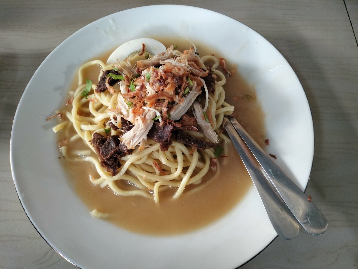 DokFun's tweet photo. Sarapan mie celor di Jambi

Ditraktir SpJP paling hits se-Jambi raya @cievi09 

Terima kasih banyak 🙏 https://t.co/1vKv1G1WOZ