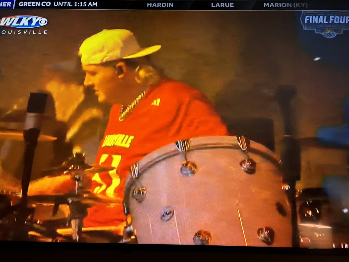 “Jelly Roll’s” drummer wearing a Louisville football jersey at the Final Four… ⁦<a href="/KySportsRadio/">Matt Jones</a>⁩ ⁦<a href="/RealCardGame/">Kelly Dickey</a>⁩ ⁦<a href="/GoCards/">Louisville Athletics</a>⁩ ⁦<a href="/CountryMusic/">CMA Country Music</a>⁩ ⁦<a href="/ericcrawford/">Eric Crawford</a>⁩ ⁦<a href="/TheCardConnect/">Nick Coffey</a>⁩