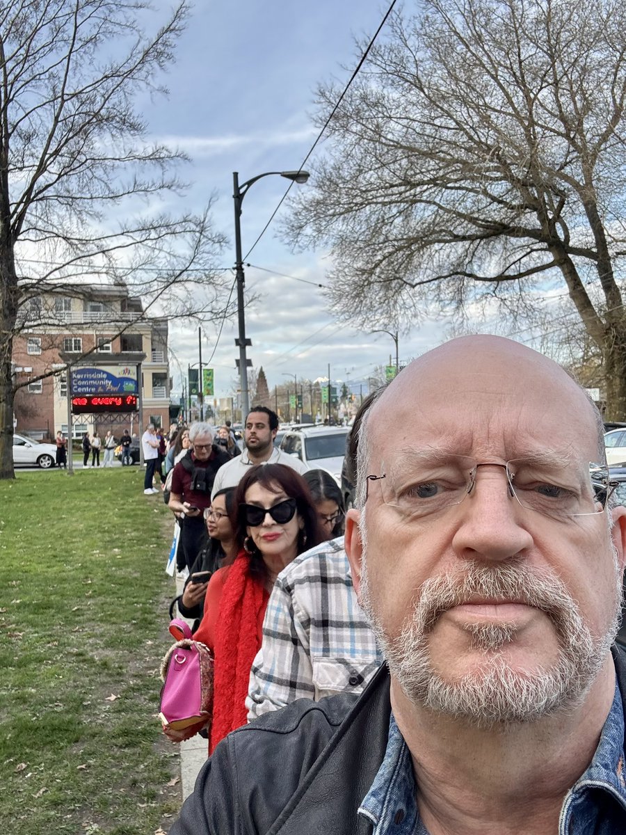 I’m now in line waiting to vote in the #Vancouver by-election - incompetently run - 1-3 hour waits all day - 1 hour here at Kerrisdale Community Centre! Great that people are turning out but democracy shouldn’t be this hard! 🤬🗳️#vanpoli #bcpoli