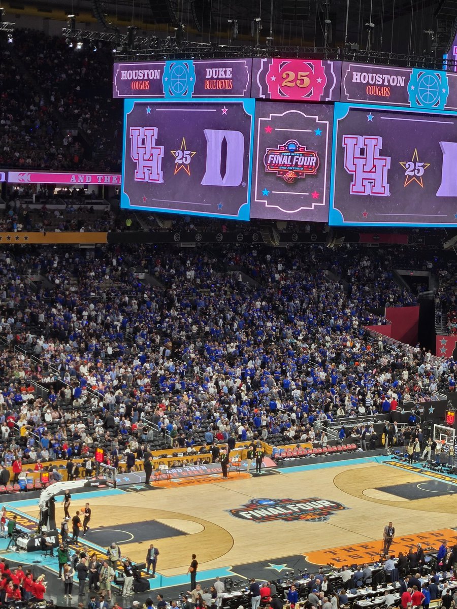 kthome219's tweet photo. Let's Go! #goduke #bluedevils #FinalFour https://t.co/wMt7t0ADPq