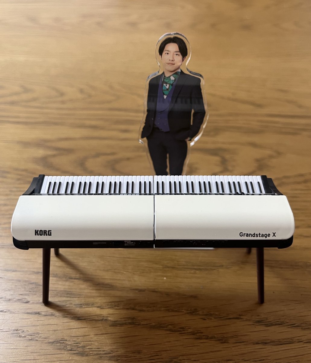 yu88eighter's tweet photo. アクスタだとちょっと小さくて、ぬいだとちょっと大きいな🤔

ショルダーキーボードも欲しい✊ https://t.co/cXWkgP3nbn