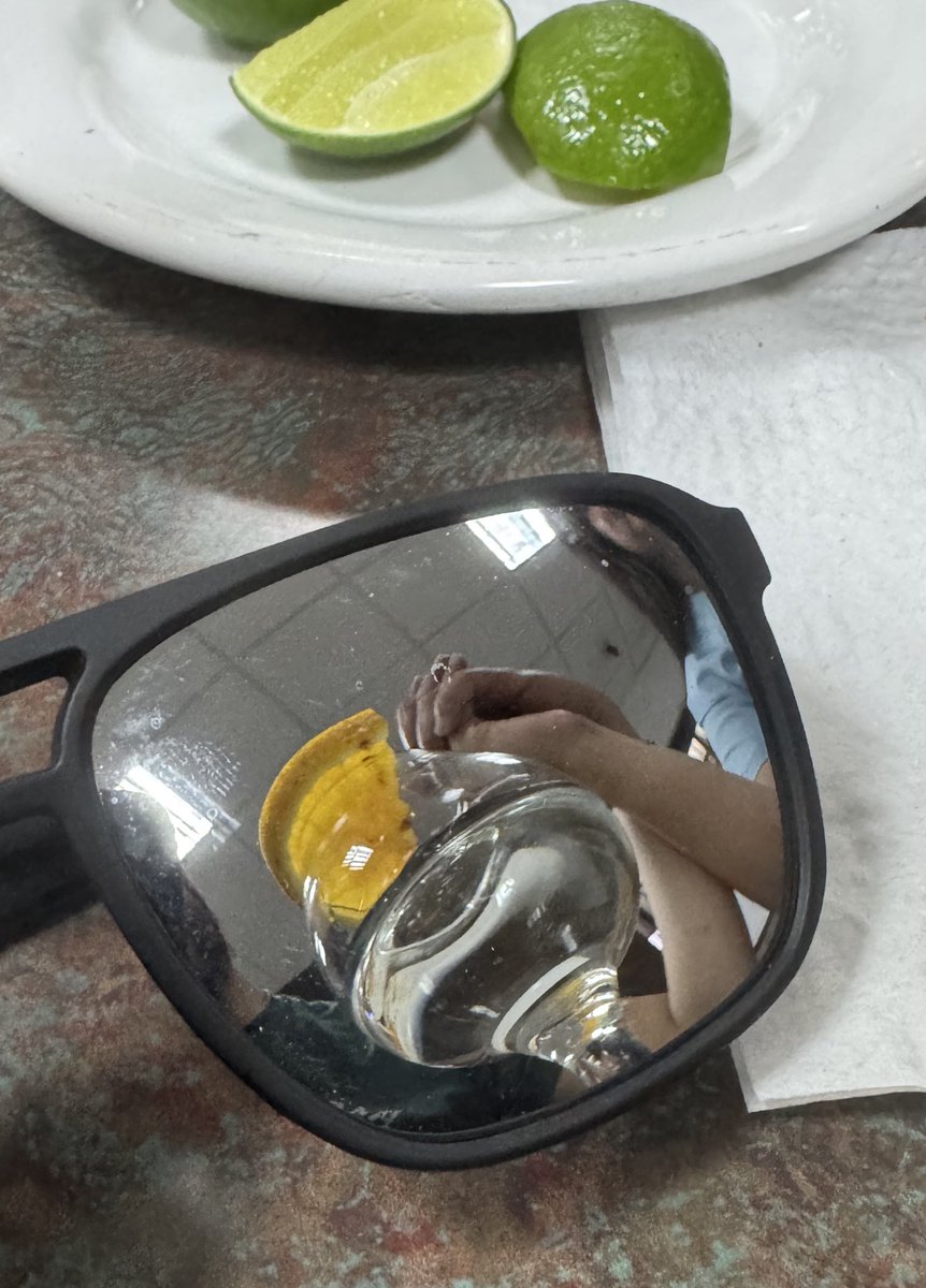 Como cuando solo vienes a comer, pero se calienta el hocico y ya andamos buscando donde seguirla…. 🍍🍍🍍😂🤣 andamos por el rumbo de mixcoac… nadie???