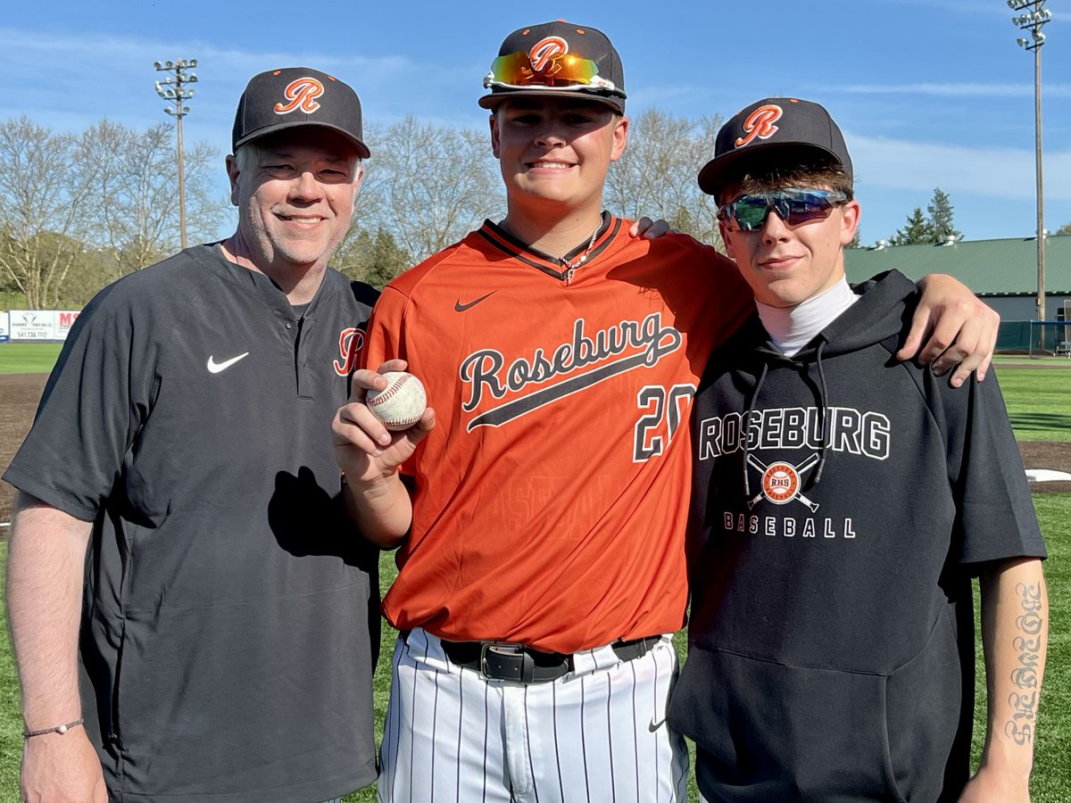 Roseburg frosh Danner Wertz threw a 7 inn. no-hitter today in a 4-0 win over South Medford. He faced one over the minimum despite 2 walks and 1 HBP thanks to stellar defense behind him. 

(📸 L-R: Pitching coach Steve Patterson, Wertz, catcher Amos Bowers). #UmpquaPreps #opreps