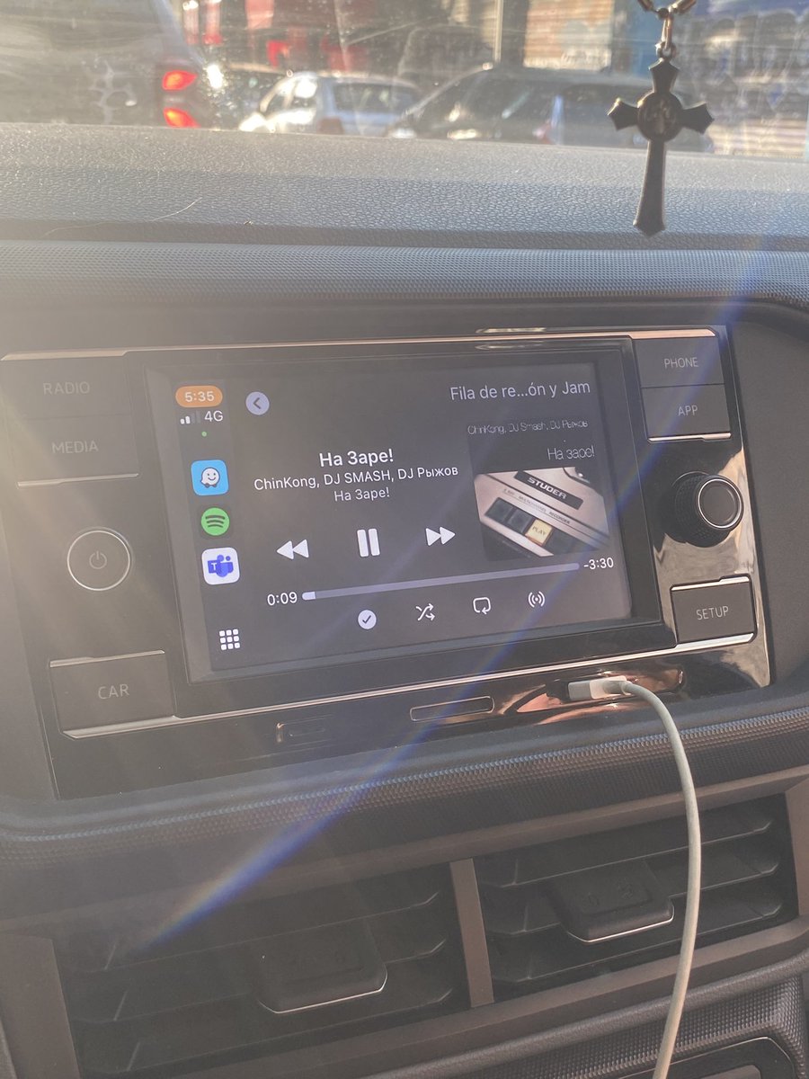 Hoy por fin de meses me fui a Kolobok. Encontré todo riquísimo, hasta la cerveza me cayo de 10 y las ganas de escuchar mi música rusa.