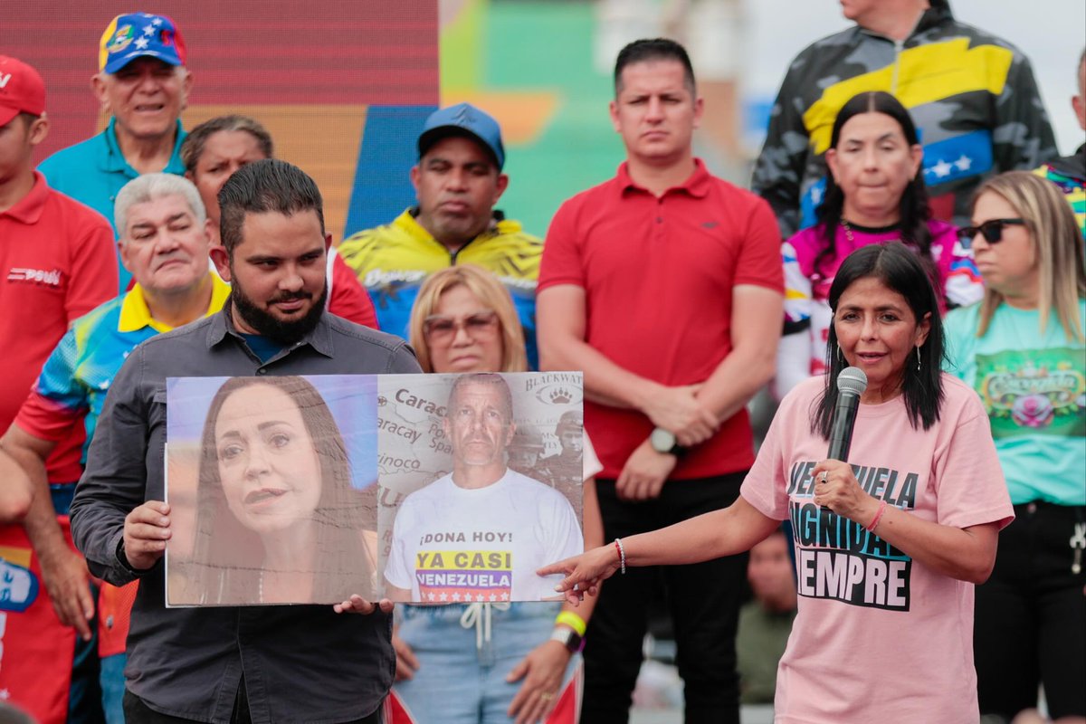 #Gobierno || Vicepresidenta denuncia falsa operación mercenaria contra plataforma de ExxonMobil

“Hoy queremos denunciar que están preparando  otra operación de falsa bandera, ustedes saben que la semana que viene  es la Cumbre de la Celac en Honduras y ellos tienen pensado