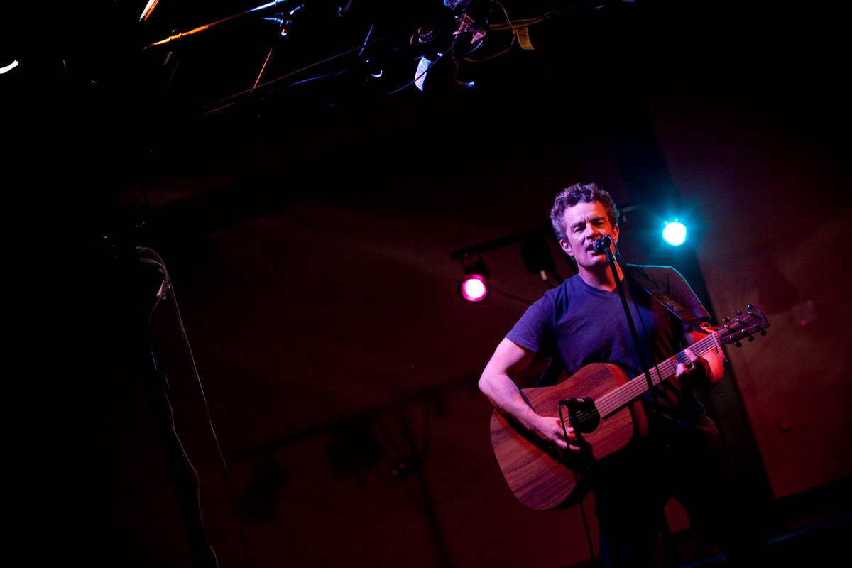 jamie_marsters's tweet photo. Pics of the Day: James Marsters putting on a show at Phoenix Comicon 2010
@JamesMarstersOf #JamesMarsters #PhoenixComiccon #ThatSmileInThatLastPicThough #Dies #CheekyGrin #AND #SweetheartSmile #AllAtTheSameTime #Magic https://t.co/5CBn6F36OW