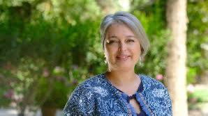 Una mujer trabajadora, ministra, comunista y ahora candidata presidencial. Jeannette Jara abre un nuevo capítulo en la política chilena, con fuerza y dignidad.