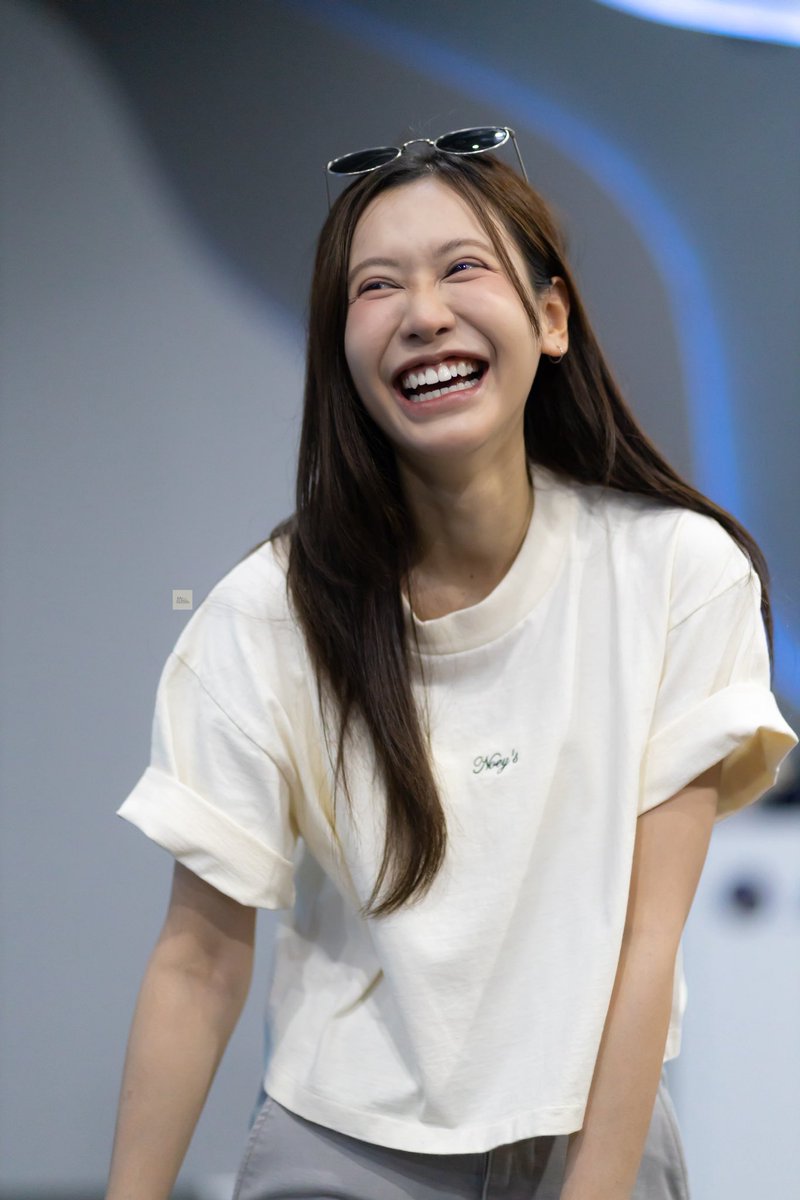 Mybutter_flyyyy's tweet photo. ᴀʀᴇ ʏᴏᴜ ᴀ ᴄᴀᴍᴇʀᴀ? ᴄᴏᴢ ᴇᴠᴇʀʏ ᴛɪᴍᴇ ɪ ʟᴏᴏᴋ ᴀᴛ ʏᴏᴜ ɪ ꜱᴍɪʟᴇ 

#NoeyKanteera #Mybutter https://t.co/vF5IZVAVNl