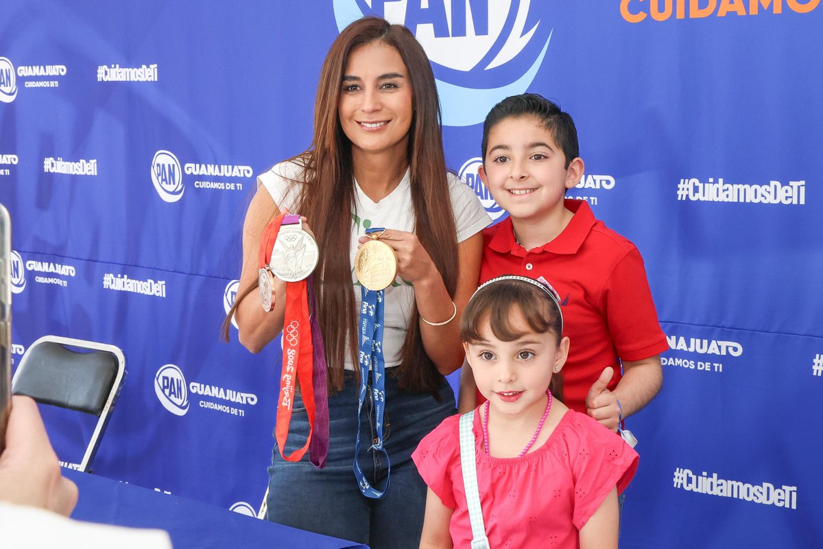 Gracias, Diputada <a href="/PaolaEspinosaOf/">Paola Espinosa</a> por inspirar a #Irapuato con tu conferencia "Gana Tu Propia Medalla". ¡Eres un ejemplo de lucha, disciplina y pasión!