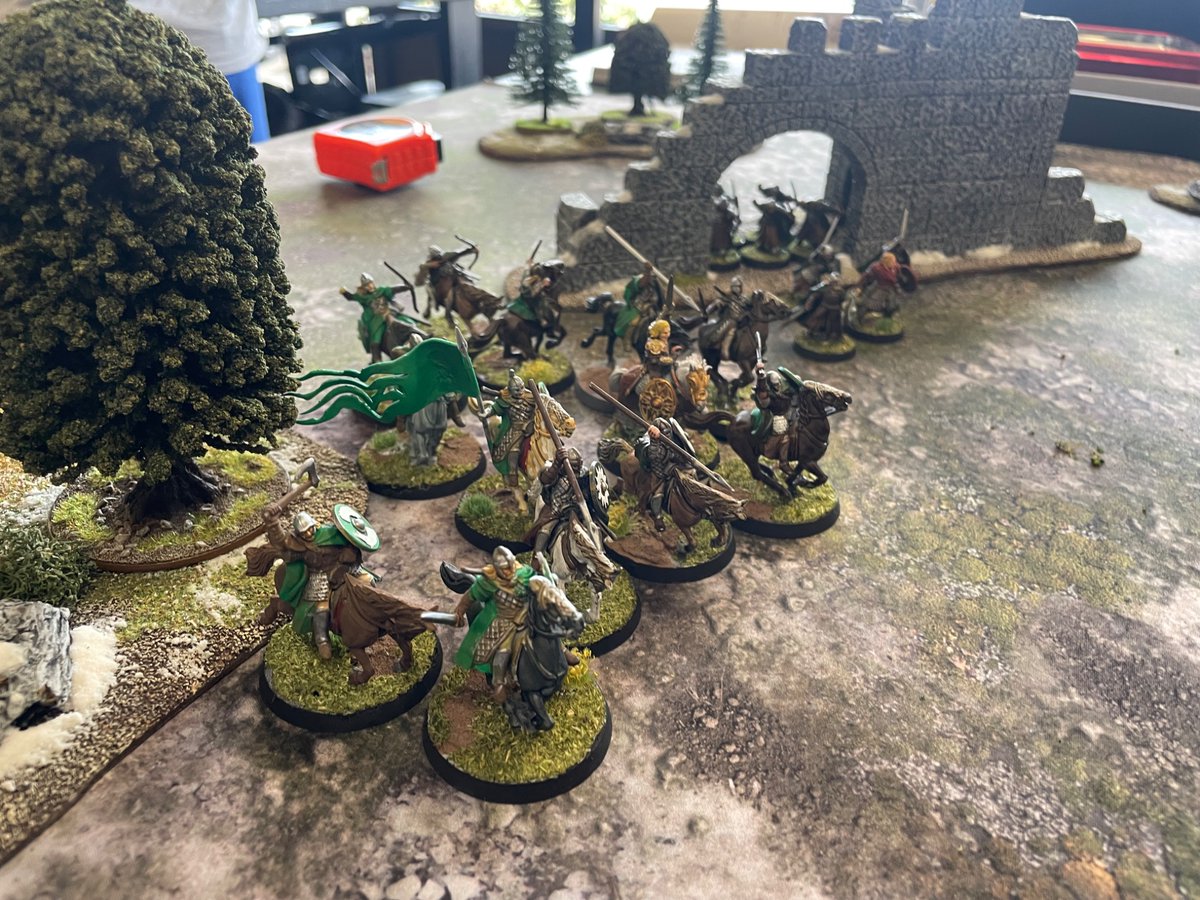 ProfessorKel's tweet photo. Got to play some Middle Earth Warhammer today for the first time, my head hurts from learning a new rule set. https://t.co/ivttaKinNL
