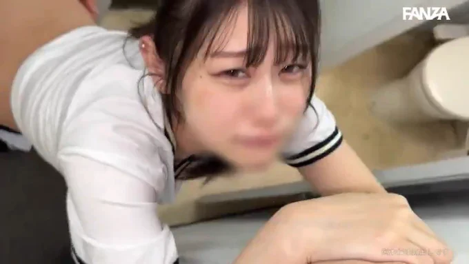 白石なぎさ チア部の巨乳美女なぎさちゃん チンポ大好き陽キャ、練習終わりで 火照った体と溢れる性欲 我慢できずにトイレでSEX 声我慢しながらイキまくり❗