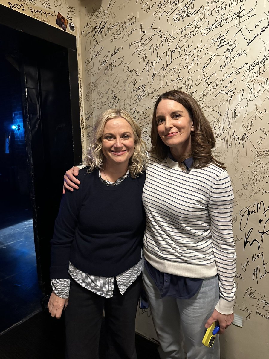 LiveNationCmdy's tweet photo. After 2 hilarious sold out shows in Detroit, MI Tina & Amy are heading to Illinois next! Where are you seeing Tina Fey & Amy Poehler: Restless Leg Tour?! ποΈ https://t.co/JGc09ly5Q8
#tinaandamy #tinafey #amypoehler #bffs #restlessleg #weekendupdate #girlsnightout #comedy https://t.co/hh4oIGoU1P