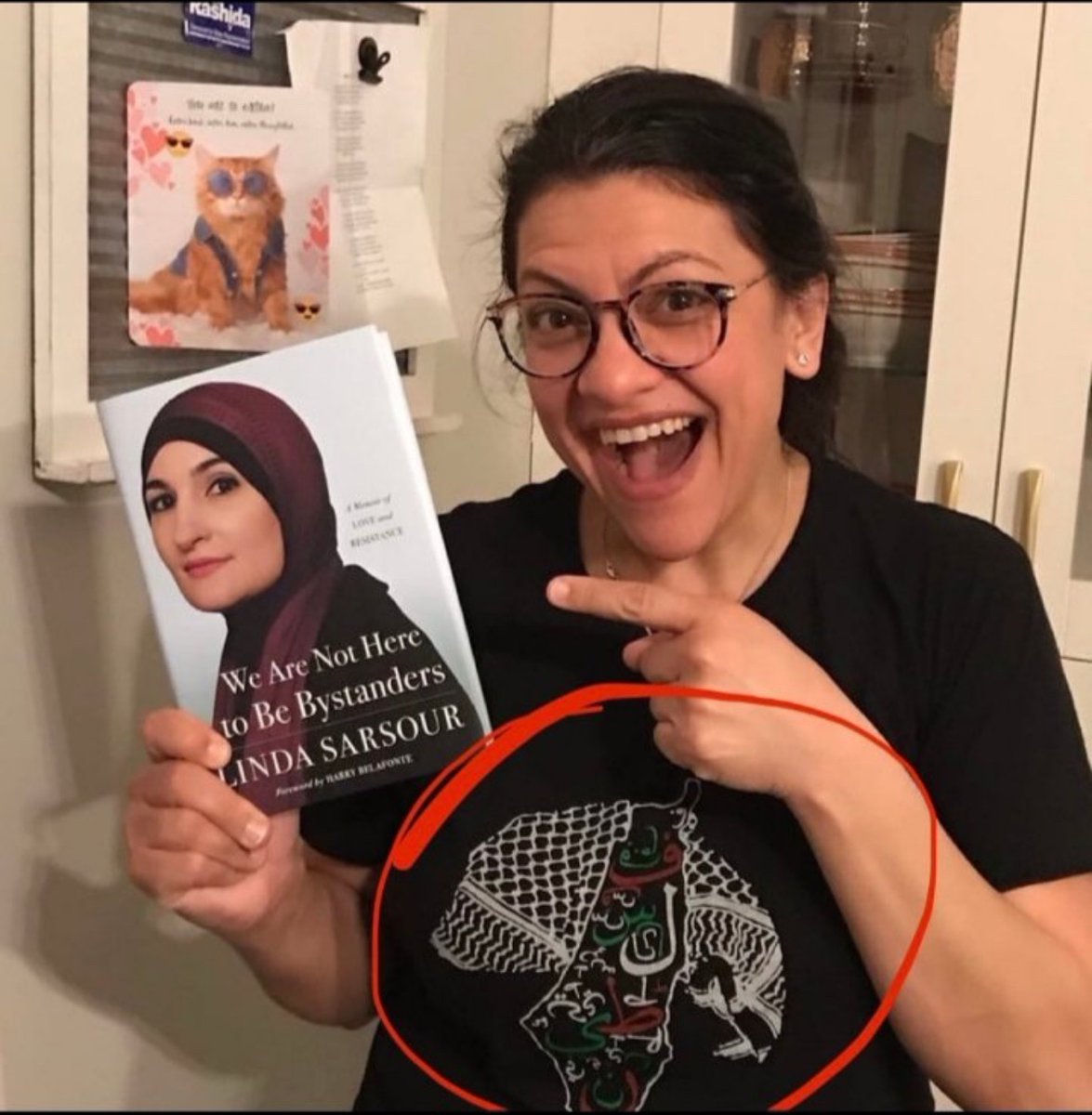 BlackarchParrot's tweet photo. One of these People is a Radical Democrat Congresswoman &amp; the other is the most dangerously radical person in the United States!
#LindaSarsour #RashidaTliab #TheDems #Auburn #Florida #HandsOff #UFCVegas105 #Haugh #JellyRoll #NationalChampionship #Protesting #Houston #Duke https://t.co/NzkTFn3OaB