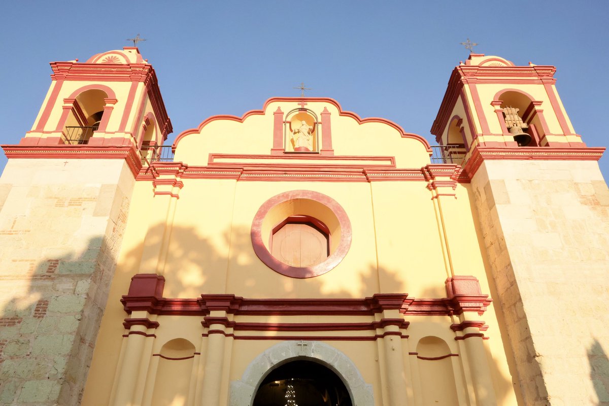 CON TRABAJO QUE TRANSFORMA, REPARAMOS LA DEUDA HISTÓRICA CON SANTA LUCÍA DEL CAMINO

La gira del Gobernador Salomón Jara Cruz (<a href="/salomonj/">Salomón Jara Cruz</a>) por la región de Valles Centrales culminó este sábado en Santa Lucía del Camino, donde ante el presidente municipal Juan Carlos García Márquez