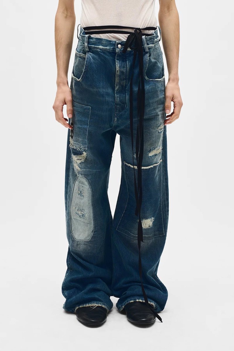 FearOfGod2013's tweet photo. ストレス限界だったのと、収入の見込みがついたので散財。

狙ってたAnn Demeulemeesterのデニムが試着できたので即購入。新宿伊勢丹、優秀すぎる。
デムナ期の記念としてsuperbusyのトートも。 https://t.co/W9zpExul0S