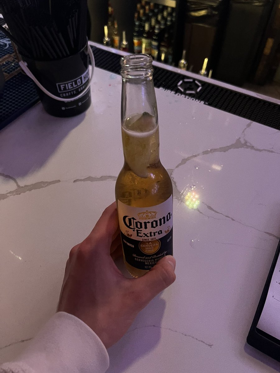 fountainlover2's tweet photo. Yall mind if a white boy speaks a little espanol tn?#LANK https://t.co/24JsRpEIF9