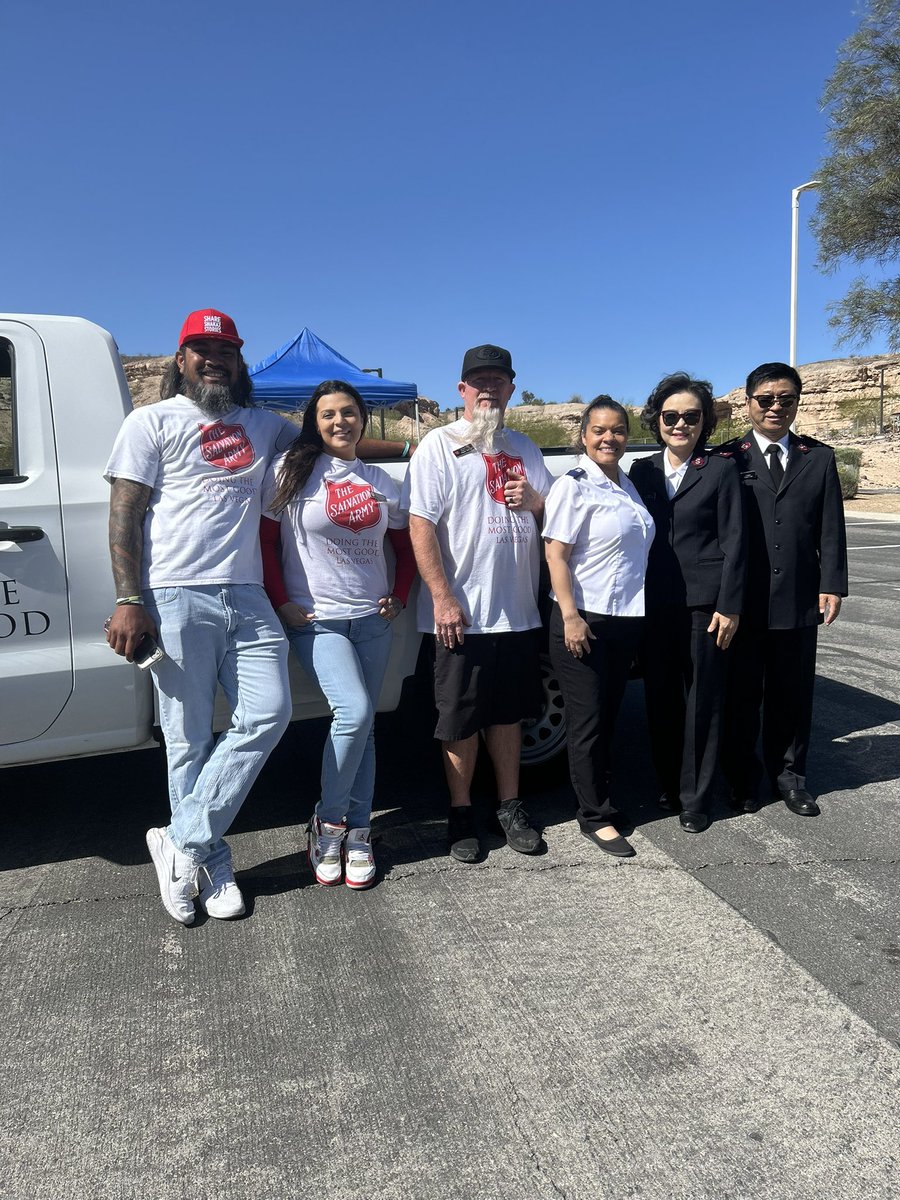 SalArmySONV's tweet photo. Today we joined forces with the City of Henderson for a day of community and collected non-perishables for our food pantry! Thank you to our team and @cityofhenderson and the community in coming out to support the event.
https://t.co/quLIQQYWAK https://t.co/kk2pl7TpA4