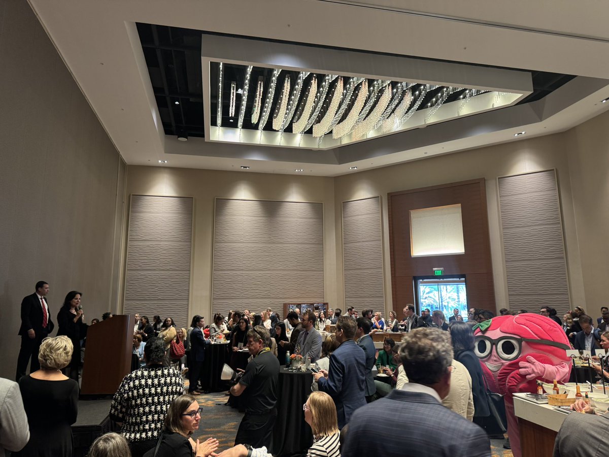 Jessica Gautreaux, MD, FAAN, FAHS (@jgautreauxmd) on Twitter photo A packed house for the Celebrating Future Leaders reception tonight! And I Spy Sarah Bellum 🤩! #AANLeadership #AANAM <a href="/AANmember/">American Academy of Neurology</a> A packed house for the Celebrating Future Leaders reception tonight! And I Spy Sarah Bellum 🤩! #AANLeadership #AANAM <a href="/AANmember/">American Academy of Neurology</a>