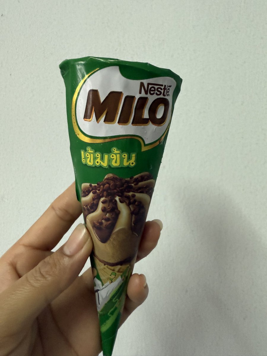 เช้าหยุดกินไอติมรอกดบัตรดีกว่า ใจร่มๆ 😋 #NuNew