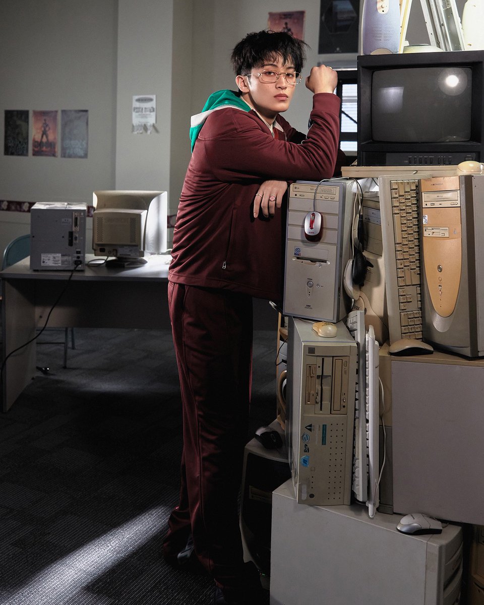 NCTsmtown's tweet image. ‘솔로 데뷔 D-1’ #NCT #마크, 타이틀곡 ‘1999’ MV 티저 공개 화제!
세기말 혼란한 세상을 구하는 슈퍼스타 등장! 다채로운 매력의 ‘마크 유니버스’ 예고

m.entertain.naver.com/article/109/00…

#MARK #마크 #MARK_1999
#NCT #NCT127 #NCTDREAM