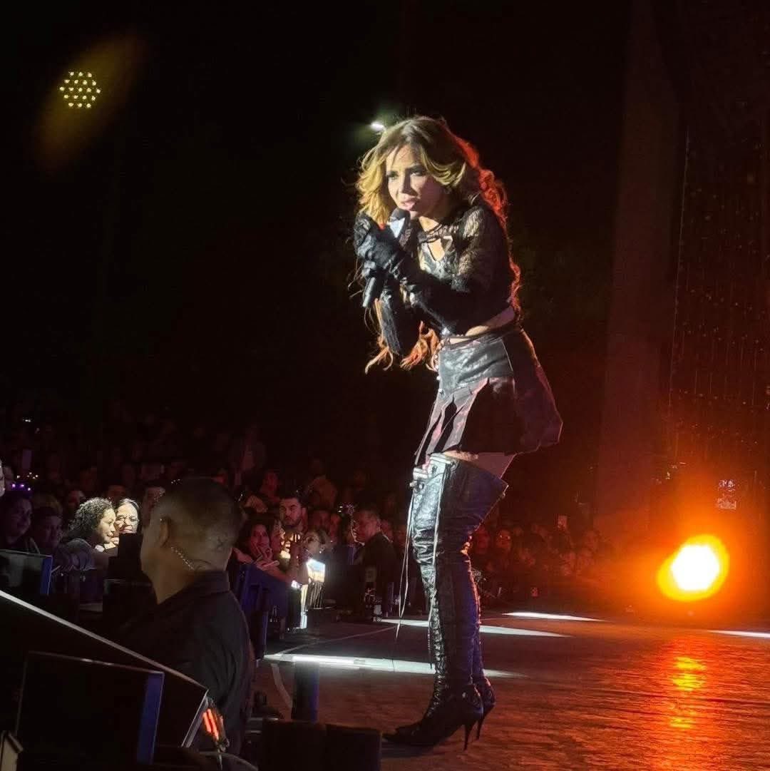 TreviMedusasAgs's tweet photo. @GloriaTrevi el día de ayer en Saltillo Coahuila, hoy tiene el penúltimo concierto de #MiSoundtrackTour en Torreón🥺 https://t.co/ShoJAYqtfK