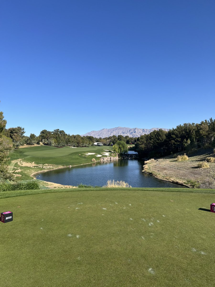 It was great Volunteering today! Took lots of photos did a little long distance  managing and hung out w/ the old boss <a href="/sdelpiere/">Scott Delpiere</a> at his new stomping grounds Shadow Creek!! The course is dialed in for the <a href="/LPGA/">LPGA</a> #matchplay Thanks to <a href="/sincitygcsa/">SNGCSA</a> for sponsoring! #javyisthebest