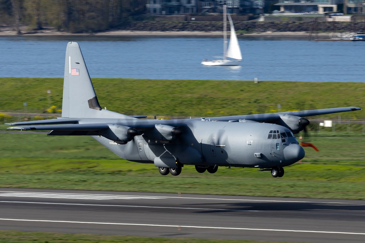 Sabian404's tweet image. HIVE 12 arriving at PDX from Fort Worth this evening