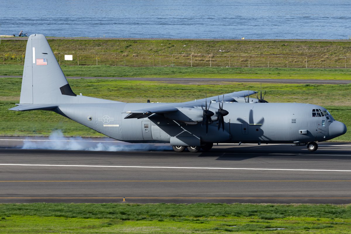 Sabian404's tweet image. HIVE 12 arriving at PDX from Fort Worth this evening