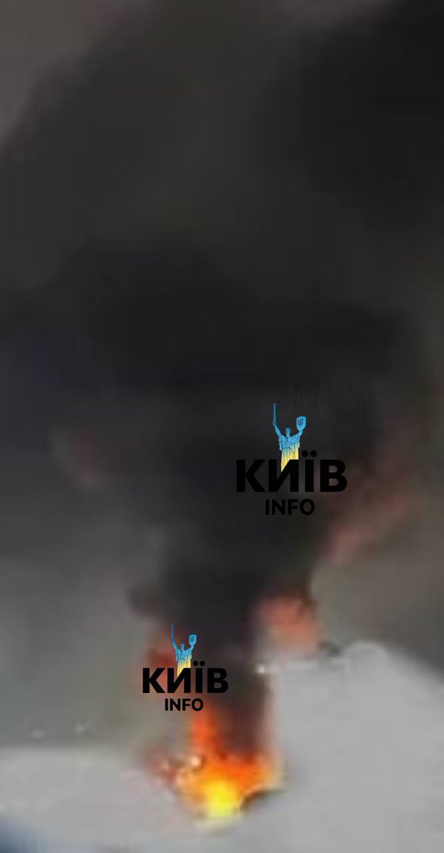 TWMCLtd's tweet image. 2/2
An incident too now reported in Obolon in the north of Kyiv, fire and medical crews are dispatched.

Meanwhile this photo is from the very centre of Ukraine's capital

#UkraineUnderAttack