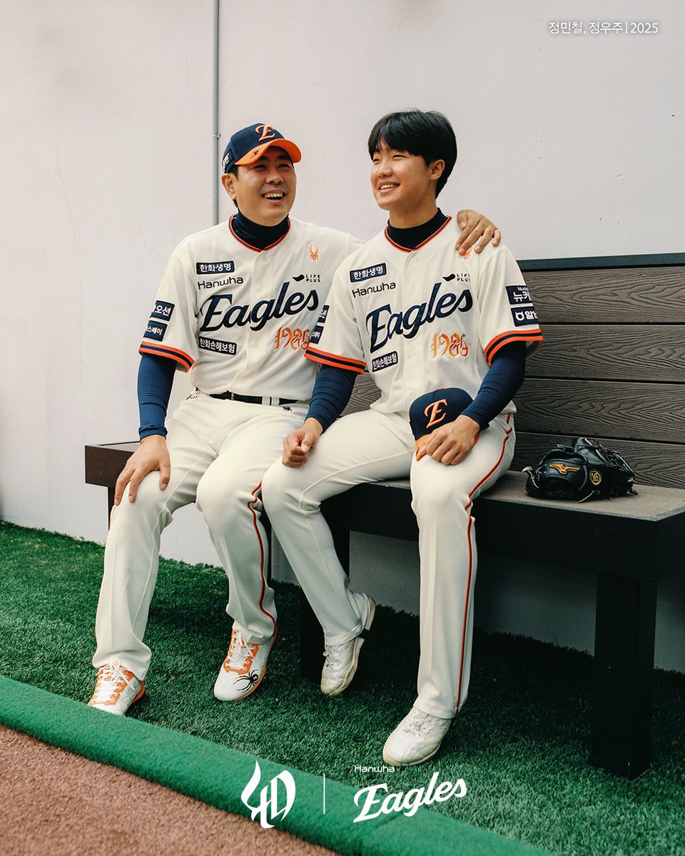 hoodi_thespace's tweet photo. 한화이글스 40년, 우리의 삶이 되다. 1985년, 창단 이후 이어져온 도전 정신은 세대를 넘어, 우리 가슴 속 깊이 새겨졌습니다. https://t.co/iyKj1flhKw