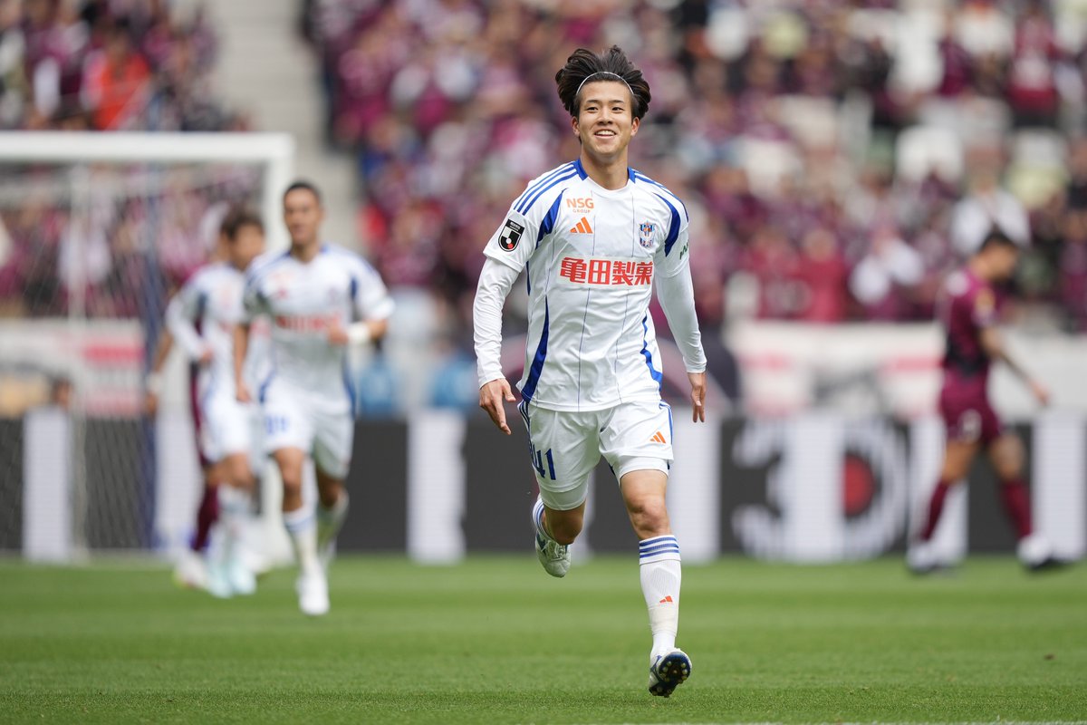 🧡🦢💙 鋭い守備からボールを奪い⚽️ #長谷川元希 選手のミドル