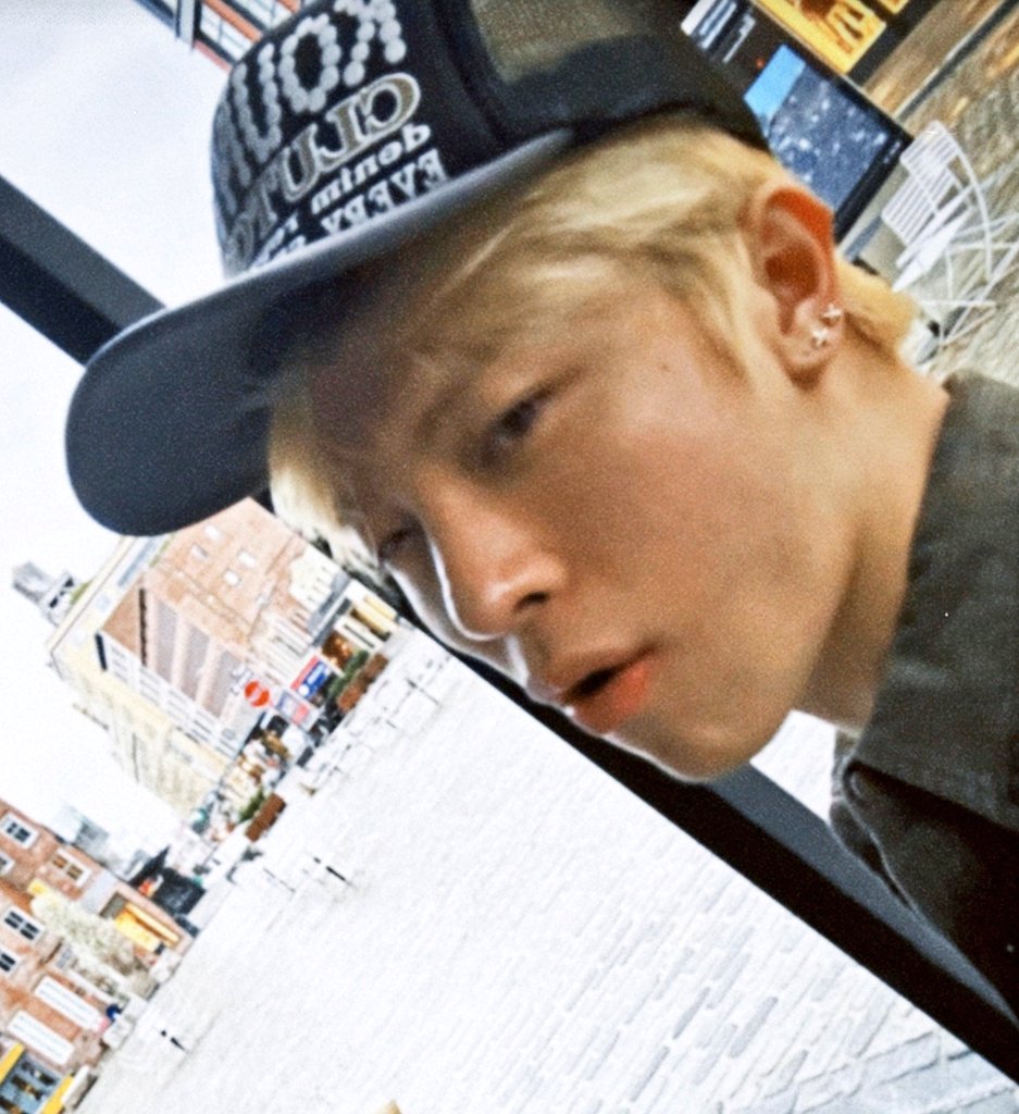 Hi bro!                          Hey bro!