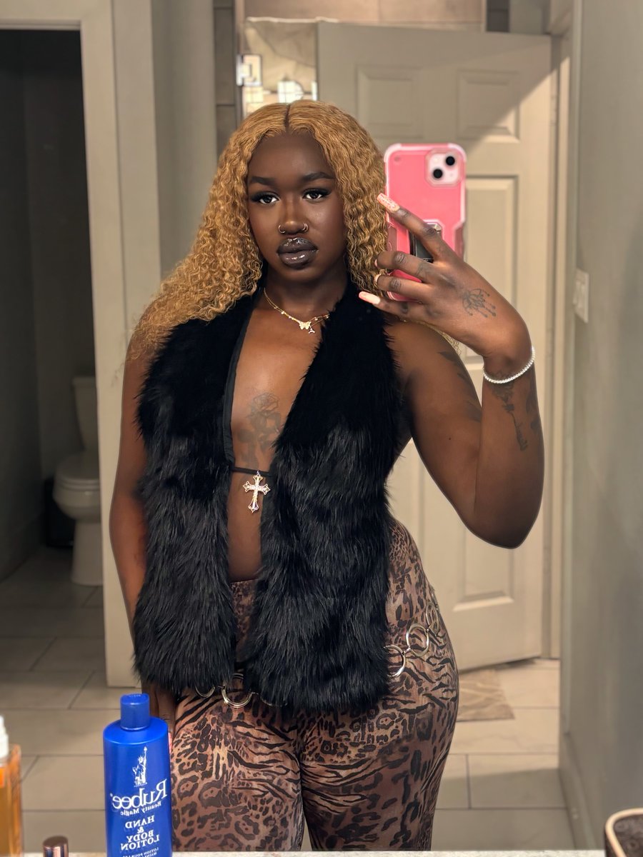 __hersheyz's tweet photo. houston was fun!🥳 https://t.co/1QcFcSVtcy