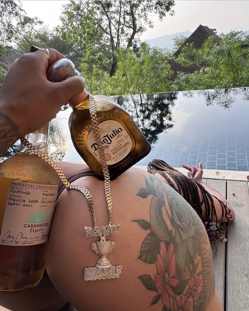 I’m tryna be poolside like this: