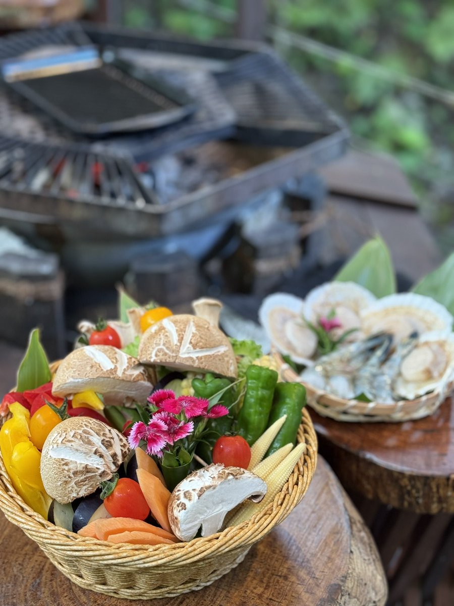 まるで童話の世界に迷い込んだような、不思議で心ときめく宿
沖縄にあるツリーフルのツリーハウス「スパイラルツリー」

木々の中に浮かぶように建てられたツリーハウスは、まさに自然と共に過ごす贅沢そのもの🕊️

ゆっくり自然を感じながら、自分自身と向き合う時間を過ごせる場所でした😌✨