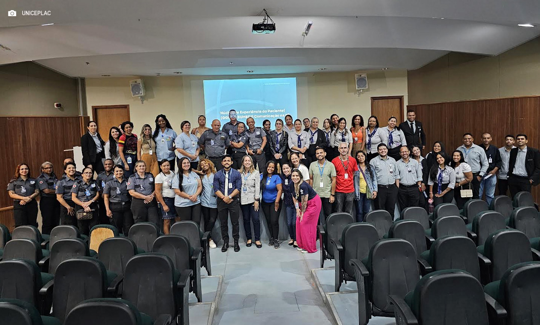 kleberkarpov's tweet photo. Profissionais do HRSM passam por treinamento sobre técnicas de comunicação, gentileza e cortesia no atendimento humanizado
https://t.co/ToGphObRG4
#ATENDIMENTOHUMANIZADO #COMUNICAçãO #CORTESIA #GENTILEZA #HRSM #IGESDF #SANTAMARIA https://t.co/Nf3kHnsxPI