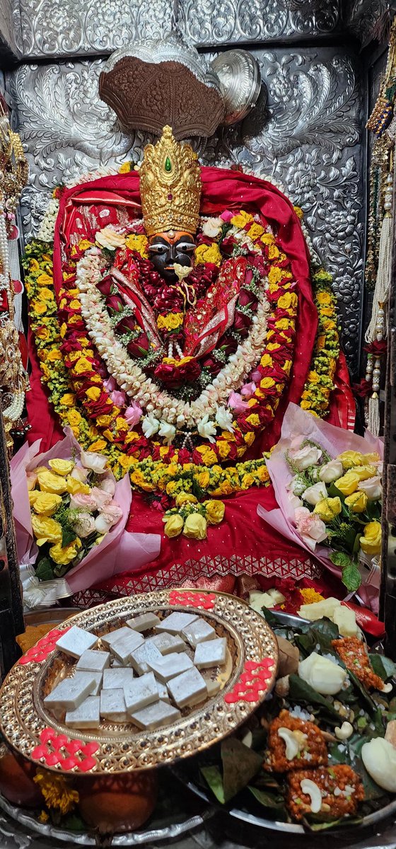 badrigautam190's tweet photo. *चैत्र नवरात्रि नवमी दिवस* 
            *प्रातः कल* 
      *श्रृंगार  एवं आरती* 
    🙏🏻 *प्रधान पुजारी* 🙏🏻
     माँ शारदा शक्तिपीठ 
       मैहर धाम  (म ,प्र)
#maihar https://t.co/v2cQtXnozm