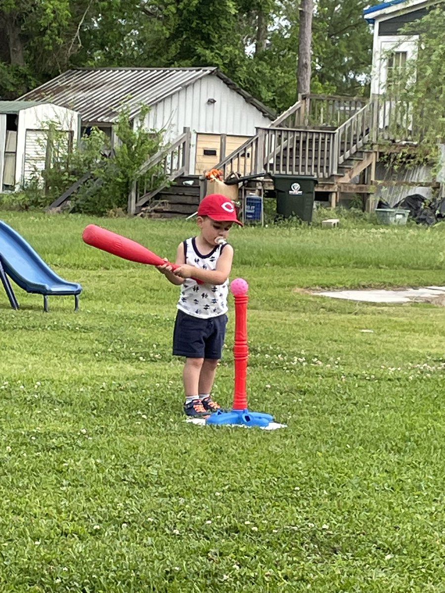 EricRicheyVSN's tweet photo. Grandson Jean Luke picks up a torpedo bat and starts taking swings on his own out of nowhere and the #Reds win for the first time since Monday. Coincidence???๐ค
#WeThinkNot #Noonie https://t.co/4fRtzsaHYr