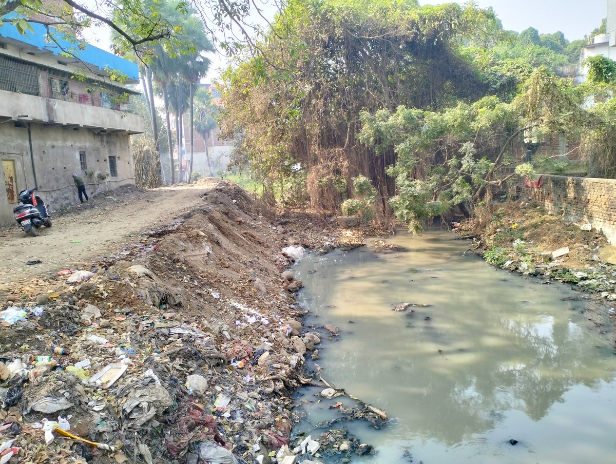 iashishgoyal16's tweet image. Etwari Bazar Nala Road kab banega Sir @deepakmishraIAS . Why don&apos;t you do some constructive work and be little accountable to your responsibility. What are you doing for illegal encroachment of Nala Road ?

@kumravi_ias 

#BiharsharifSmartCity