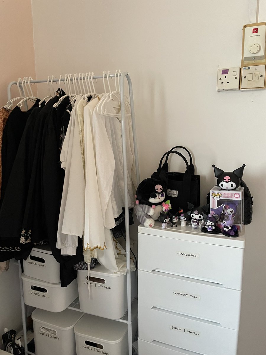 Plastic drawer

I punya yang 5 tier (36cm). Mostly I letak baju + seluar jalan, and towels dalam drawer ni. 

Drawer ni spacious bagi I sebab each drawer tak full dengan baju (lagi) 🤣 Or maybe I yang tak bawa banyak baju to uni..

s.shopee.com.my/7fMGQ7B8Ou