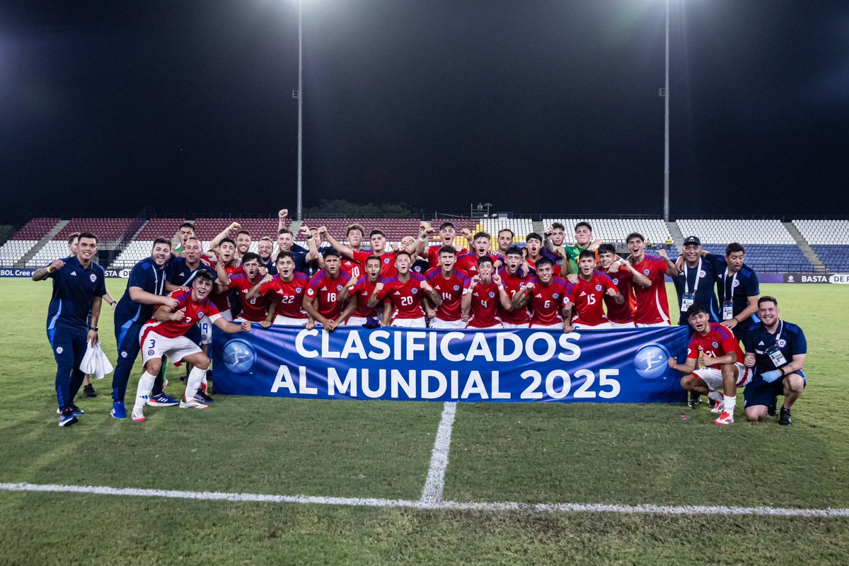 Oooooh, Chile va al Mundiaaaaal 🎶🇨🇱

Vamos <a href="/LaRoja/">Selección Chilena</a> #Sub17 

📸 <a href="/CONMEBOLtorneos/">CONMEBOL Torneos</a>