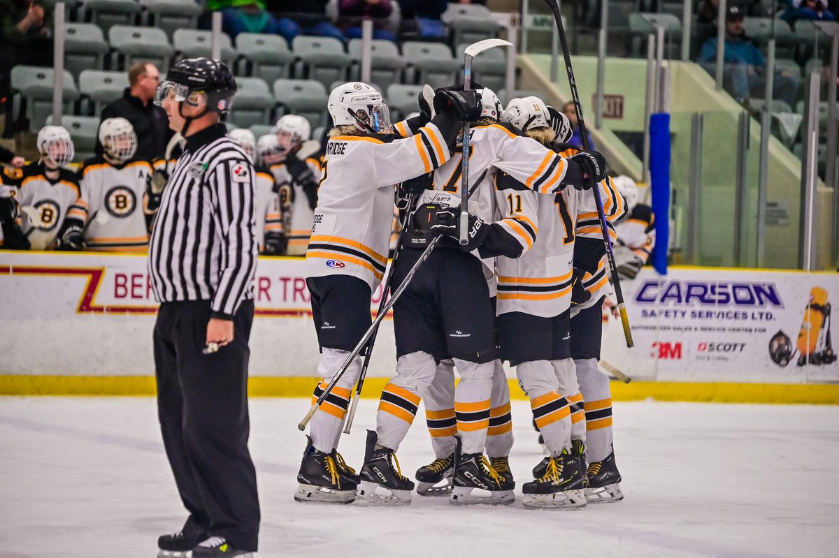▪️Second Period▪️

Bruins - 1
Marauders - 3

PP🚨 Miller 🍎Brownridge 

Shots on net 
Bruins - 17
Marauders - 15

📸 <a href="/WandaHarron/">Wanda Harron Photography 📷</a>